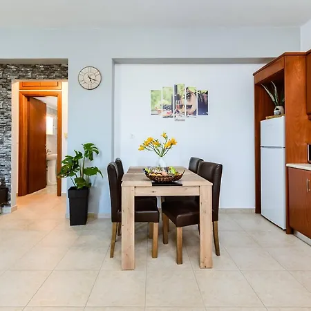 Nikola's Vineyard Apartment